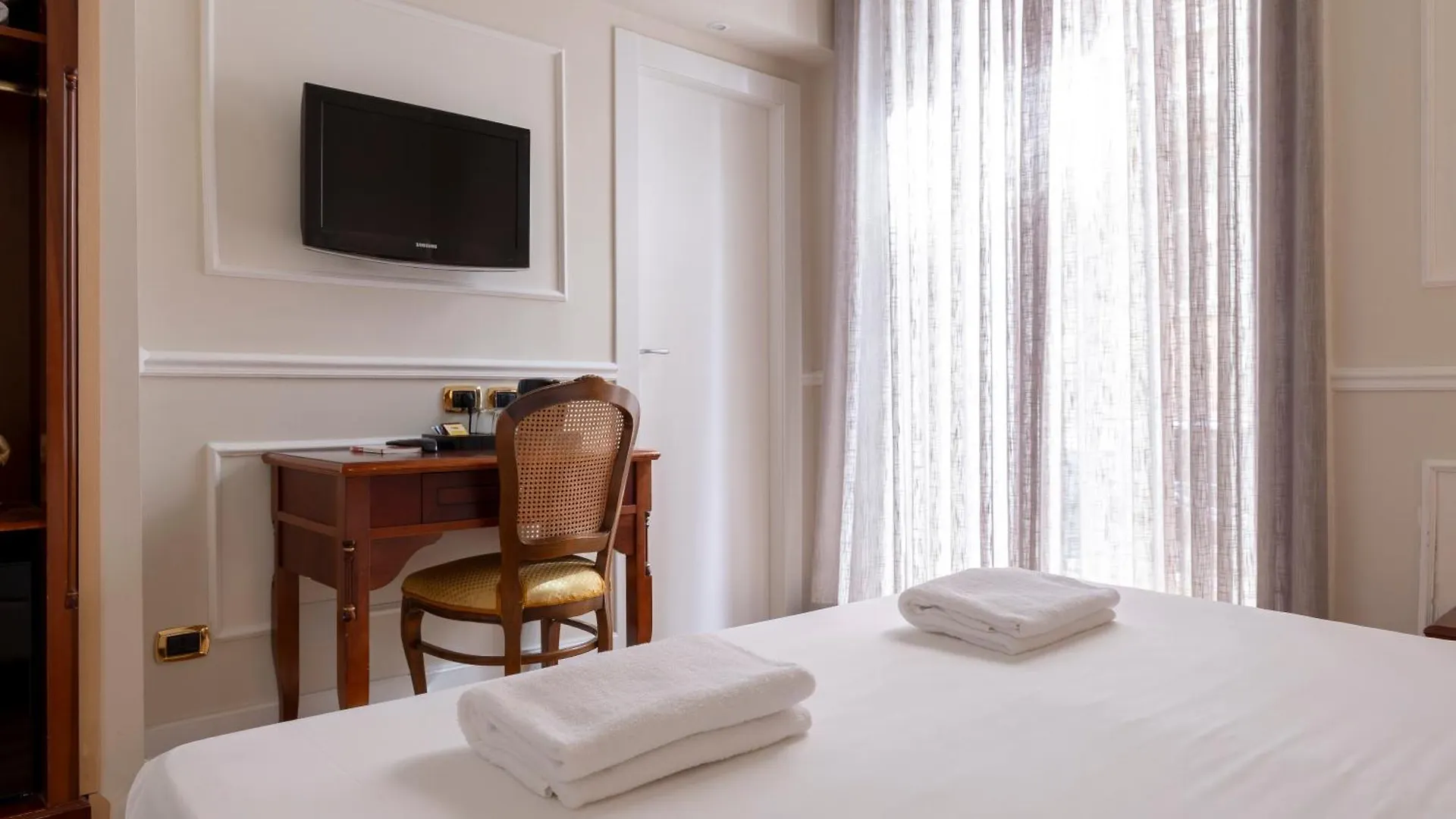 Napolit'Amo Hotel Principe 3*, Naples Italy