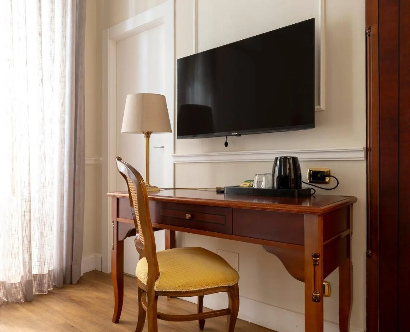 Napolit'Amo Hotel Principe 3*, Naples Italy